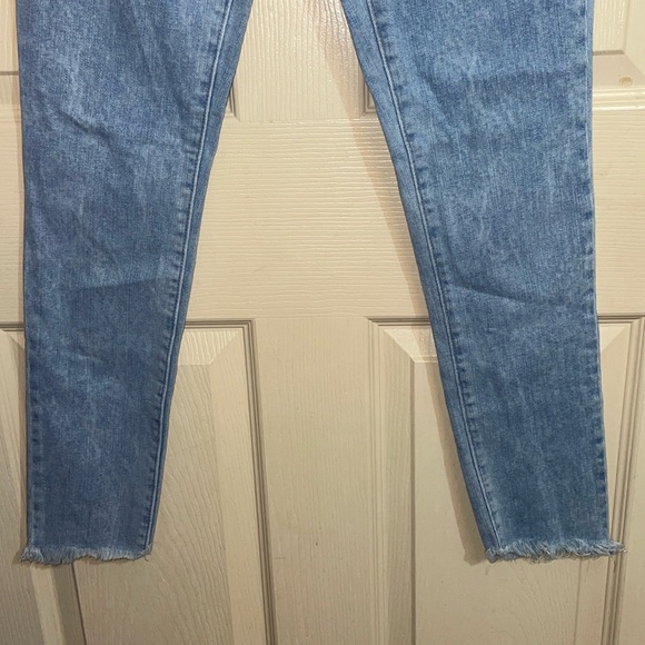 Levis 721 High Rise Skinny Jeans - Picture 3 of 5